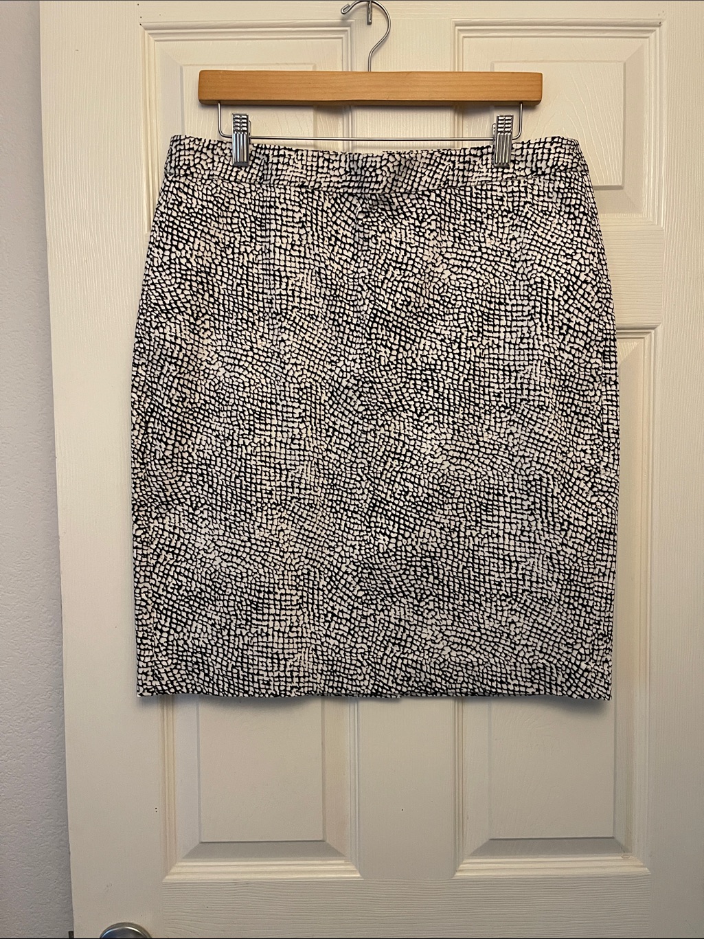 Banana Republic Black And White Patterned Pencil Skirt